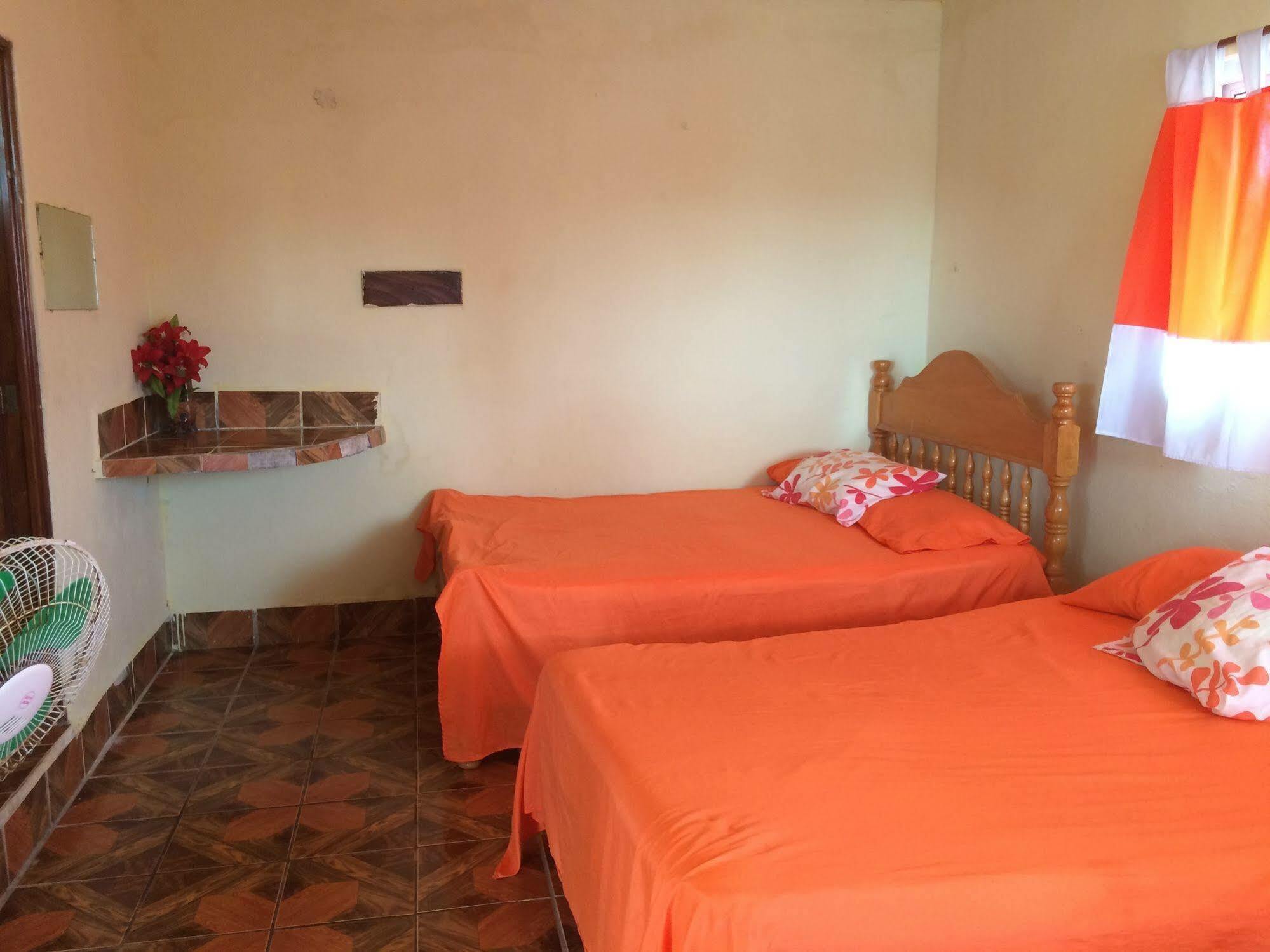 Tortugas Place Hotel Y Bungalos Monterrico Luaran gambar